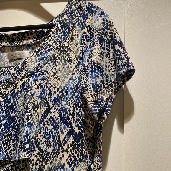 VanHeusen blouse. Ladies Lg. Like new!! - Picture 4 of 7
